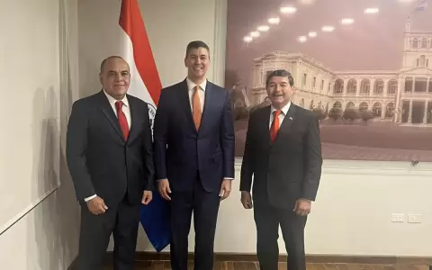 Senador N��ez Ag�ero "vuelve a su casa" al sumarse a Honor Colorado