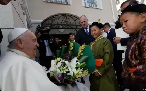 Papa Francisco inaugura hogar para indigentes en Mongolia