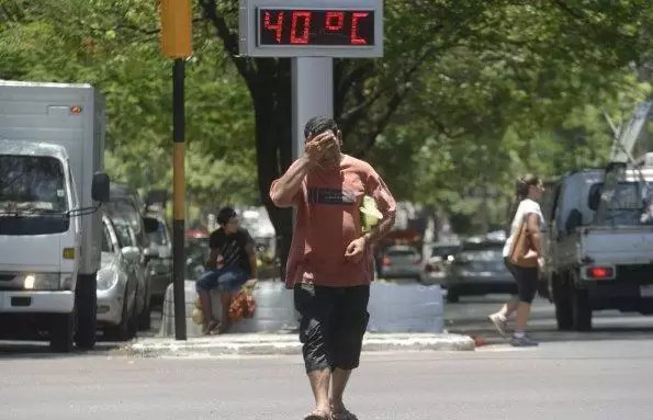 Insisten en aumentar la cantidad de líquido para no deshidratarse ante ola de calor