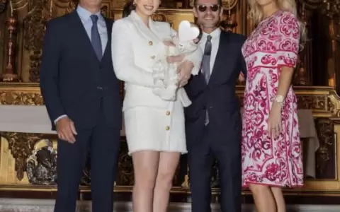 Nadia Ferreira y Marc Anthony, elegantes y felices en el bautizo de su hijo en M�xico