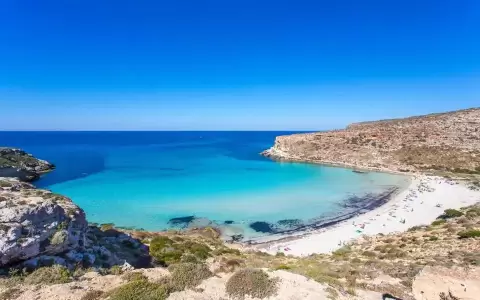 Lampedusa declara "estado de emergencia" tras la llegada de 7.000 migrantes en 48 horas
