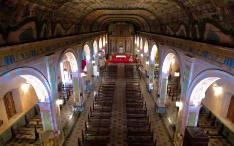 Va recuperando su esplendor el retablo de la Iglesia de la Sant�sima Trinidad