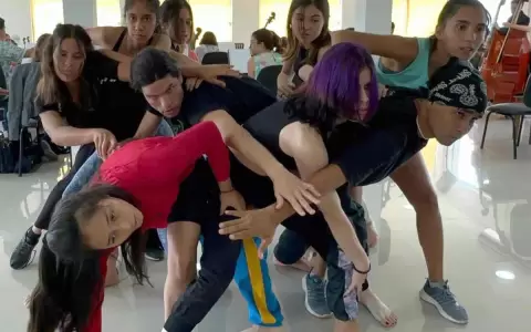 �Hilarbahilar�: m�sica y danza contempor�nea en el Club Mbigua