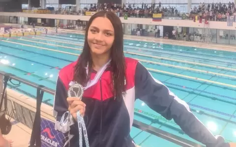 �Nadadora paraguaya gana medalla de plata en Sudamericano Juvenil!