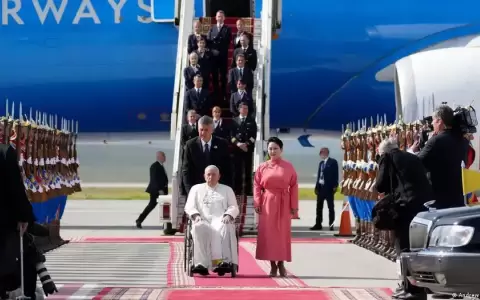Francisco llega a Mongolia en primera visita papal al pa�s