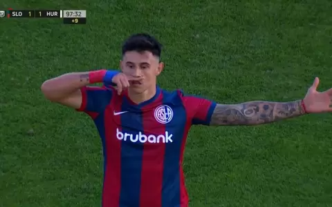 Pol�mico festejo de Adam Bareiro en el Cl�sico Porte�o