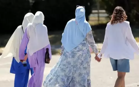 Francia mantiene prohibici�n de vestir abayas en escuelas