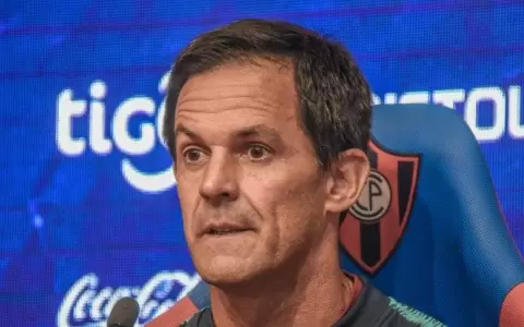V�ctor Bernay vuelve a la direcci�n t�cnica tras salida de Diego Gavil�n