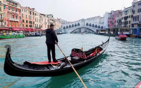 Venecia est� inundada de turistas: �ser� suficiente cobrar a los viajeros para evitar que colapse?