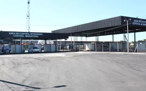 Present� su c�dula en Migraciones donde su identidad corresponde a persona buscada por homicidio