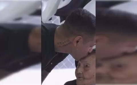 El emotivo momento entre Derlis Gonz�lez y su longeva admiradora