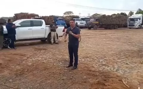 Intendente sugiere que prefiere suba de combustible para que repongan cargos en Petropar