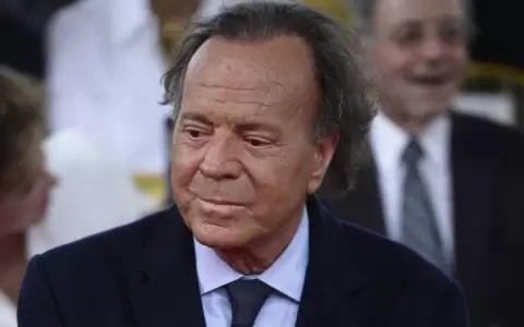 Julio Iglesias.