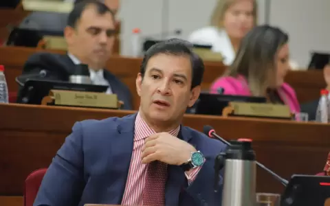 Ovelar dice que sus parientes en Itaip� son funcionarios antiguos y "no de ahora"