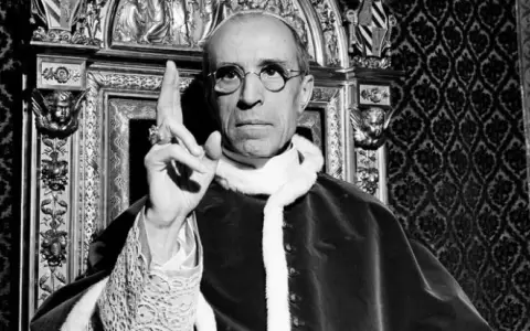 Documentos del Vaticano cuestionan el silencio del papa P�o XII durante el Holocausto