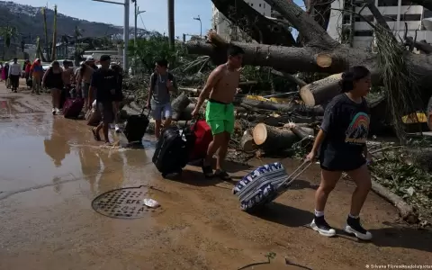 Habitantes de Acapulco claman ayuda en medio de saqueos