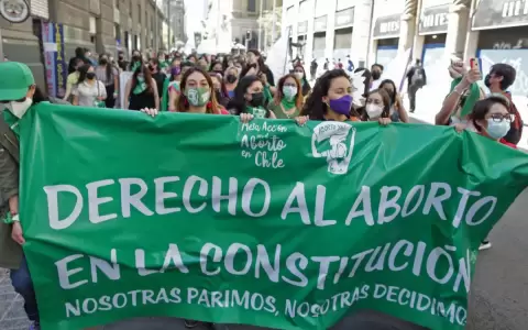 Las chilenas, en alerta por los riesgos de retrocesos de sus derechos en la nueva Constituci�n