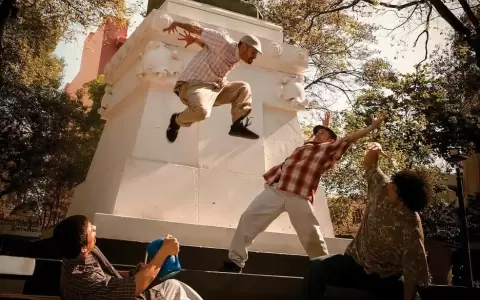 "Ava �nga" sube a escena en la Manzana de la Rivera