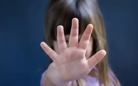 Pastor fing�a ayudar a personas de escasos recursos para acosar a menores, seg�n denuncian