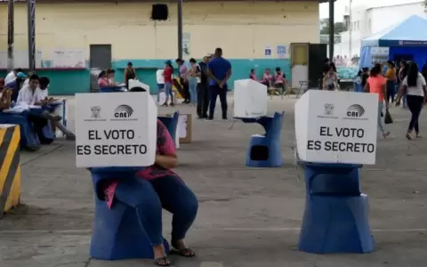 Expertos advirtieron sobre la posibilidad de un fraude electoral en el balotaje en Ecuador