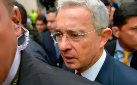Colombia: Justicia rechaza archivar caso contra �lvaro Uribe