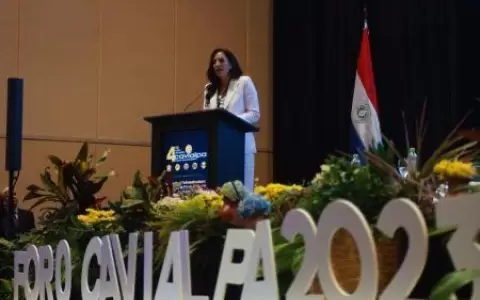 Gobierno apunta a invertir USD 5.5 mil millones en infraestructura para impulsar su econom�a