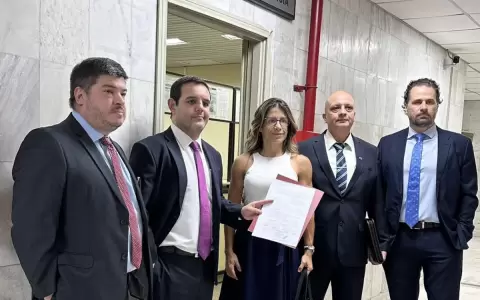 Abogados piden a la Corte suspensi�n de matr�cula de Hern�n Rivas