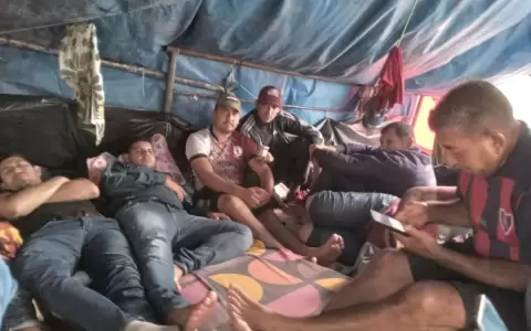 Agentes penitenciarios cumplen ocho d�as en huelga de hambre
