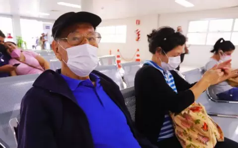 Dende critica modelo de asistencia para adultos mayores