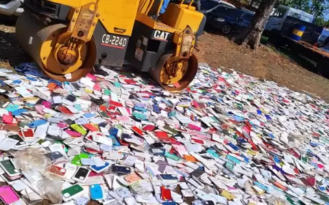 Fiscal�a destruye enorme lote de accesorios para celular falsificados