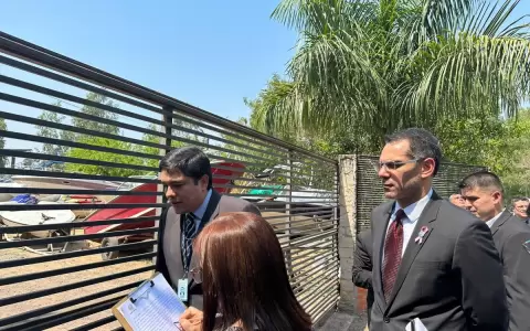 Remansito: Camacho oficializ� entrega de llaves de su propiedad �vip� en Villa Hayes