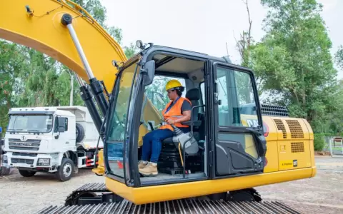 Una mujer es la vicecampeona de competencia de operadores de maquinaria