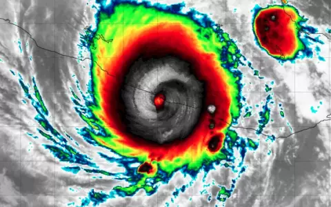 M�xico afronta un hurac�n sin precedentes en las costas de Acapulco: de �tormenta tropical� a categor�a 5 en 24 horas