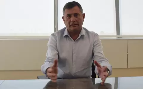 Pettengill, en contra del endeudamiento de 600 millones de d�lares que pide el Estado