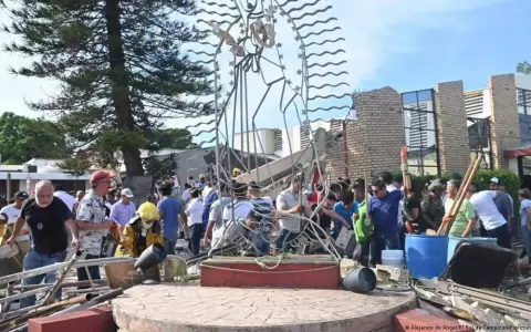 Derrumbe de iglesia deja al menos diez muertos en M�xico