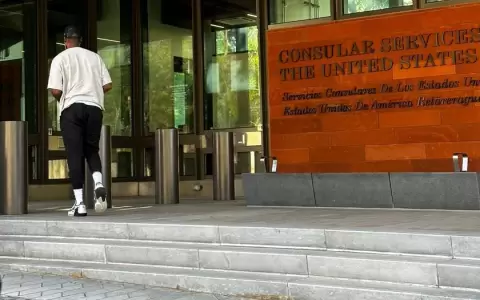Thomas denuncia racismo ante la Embajada de Estados Unidos