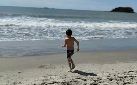 Falleci� Nico, el ni�o que logr� abrazar el mar gracias a la solidaridad