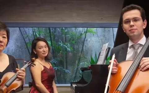Concierto del Tr�o Elisa Fukuda en el Teatro Tom Jobim
