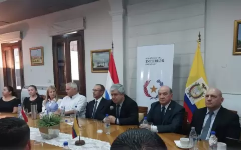 Autoridades se re�nen con familiares de secuestrados, anuncian cooperaci�n de Colombia