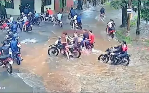 Tierra de nadie: enjambre de motochorros aterroriza Lambar�