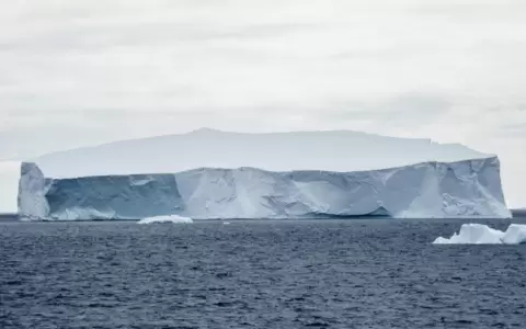 Despu�s de 30 a�os, comienza a moverse el iceberg m�s grande del mundo