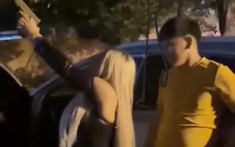 Modelo e influencer realiza varios disparos al aire en aparente estado et�lico