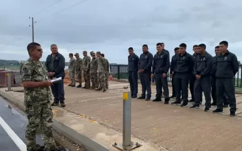 Buzos de la marina argentina refuerzan b�squeda del militar desaparecido