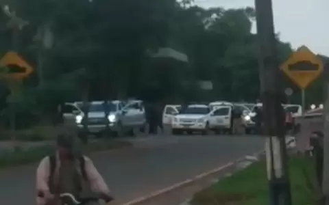 Delincuentes armados interceptan y hacen reclamos a la Polic�a Nacional en Guair�