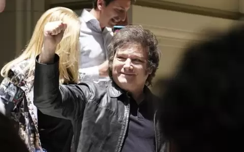 Javier Milei: "Esperemos que ma�ana haya m�s esperanza y no tanta continuidad de decadencia", dijo tras votar