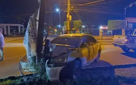 Conductor abandona veh�culo tras choque en Presidente Franco