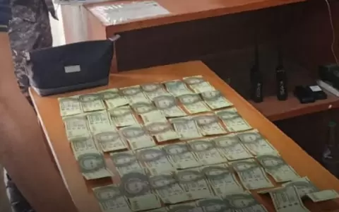 Detienen a un hombre con varios billetes falsos de G. 100.000