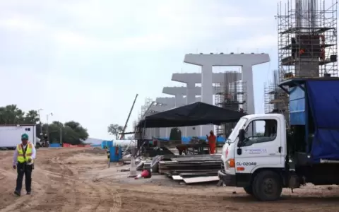 Puente de la Bioce�nica suma sus primeras 40 vigas longitudinales prefabricadas
