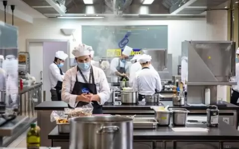 Plan en marcha para formalizar empleo temporal en sectores gastron�mico y hotelero