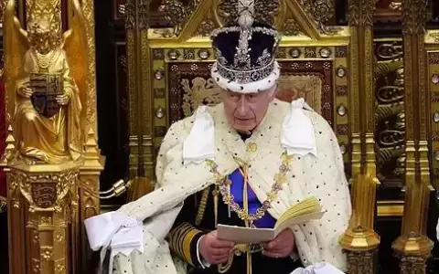 Primer discurso de Carlos III como rey ante el Parlamento brit�nico